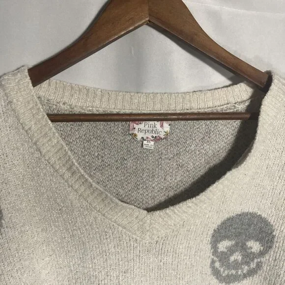 PINK REPUBLIC beige gray skulls long sleeve cropped pullover sweater XL - Picture 2 of 8
